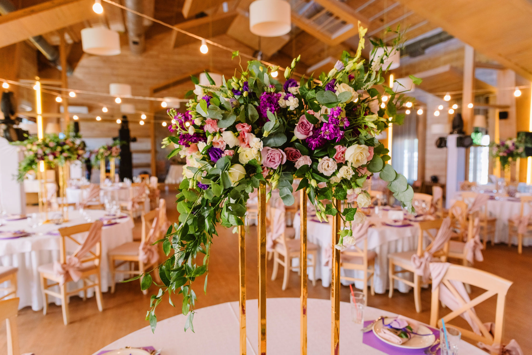 table decorations, wedding reception, gold, lush, flowers, beautiful reception